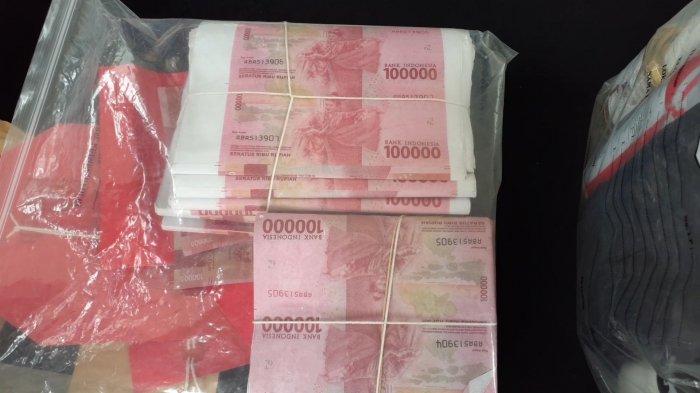 barang-bukti-uang-palsu-saat-ungkap-kasus-pencetakan-dan-pengedaran