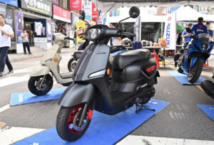 Ini Motor Matic Baru Suzuki Pesaing Vespa Matic.