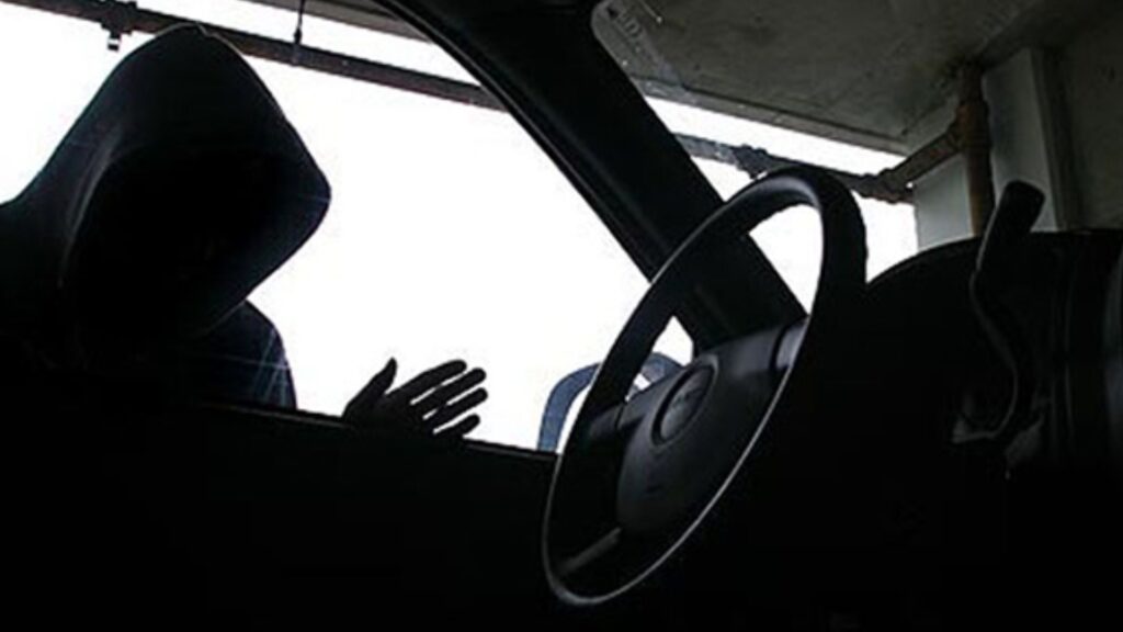 Pemuda di Makassar Ditangkap Usai Curi Uang dan Emas dari Wanita Tertidur dalam Mobil