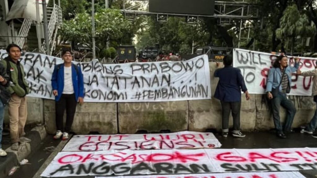 Puncak Aksi “Indonesia Gelap” Digelar saat Pelantikan Kepala Daerah