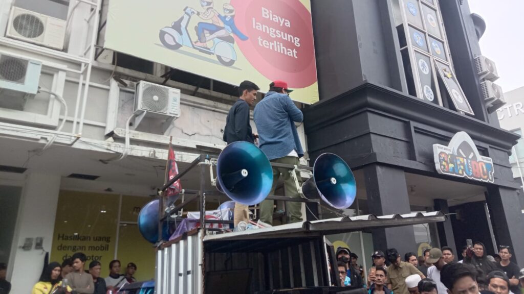 Ratusan Driver Online Gelar Aksi di Kantor Maxim Gowa, Tuntut Penerapan SK Gubernur Sulsel