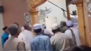 Pria Mabuk Bawa Sajam Hendak Serang Imam Masjid Damanhuri, Jamaah Saran Matikan Speaker