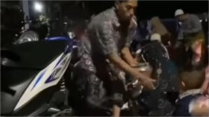 Viral! Pemilik Masjid Bagikan Rp 50 Ribu kepada Jamaah Usai Salat Tarawih