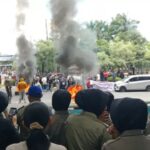 Driver Ojol Protes Tarif, Blokade Jalan di Makassar Bikin Lalin Macet 1 Km