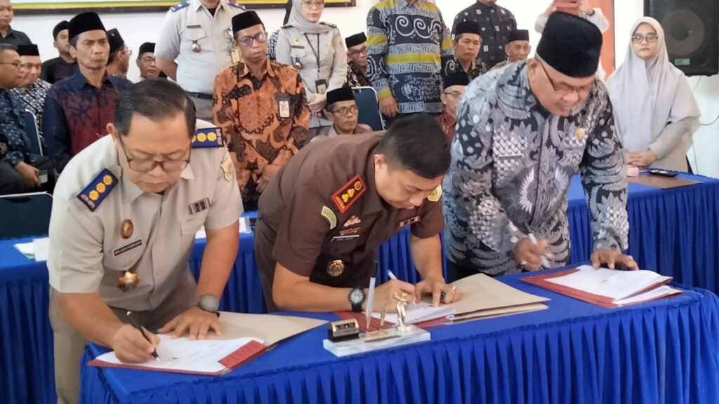 Resmi! Kejari, Kemenag, dan ATR/BPN Wajo Tandatangani PKS Percepatan Sertifikasi Wakaf