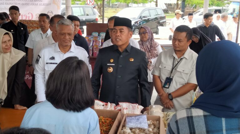 Jelang Idulfitri, Pemkab Wajo Gelar Pasar Murah, Warga Serbu Bahan Pokok