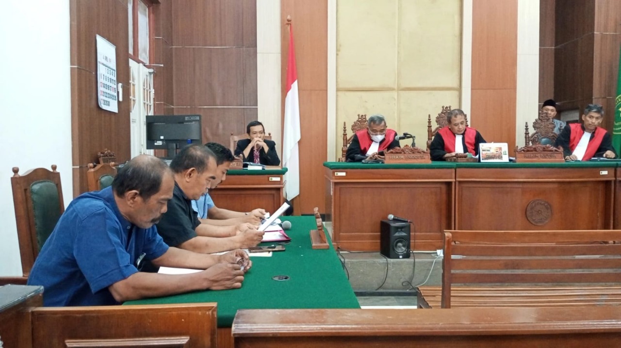 Aksi Solidaritas Warga Bara-barayya di Pengadilan Negeri Makassar: Desak Penghentian Penggusuran