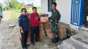 Serka Rias Taruk Dampingi Penyaluran Bantuan Banjir dari Dinsos Luwu Utara di Desa Lawewe