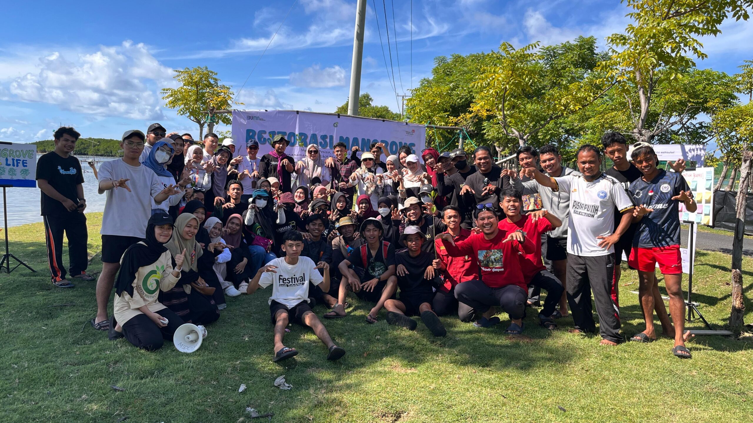 Anak Muda Sulsel Kirim Pesan Hijau ke Dunia Lewat Restorasi Mangrove di Puntondo