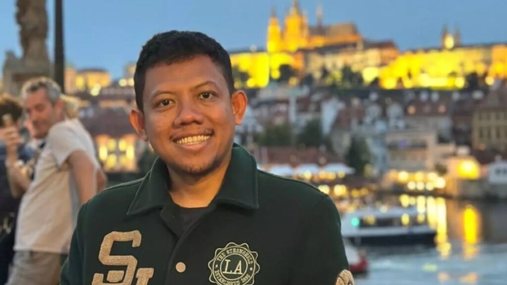 Putra Tukang Parkir Raih Gelar Doktor dari Universitas Tertua di Eropa, Hanya Butuh 3 Tahun