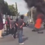 Massa Bakar Ban dan Terobos Kantor Kemenkumham Sulsel, Ternyata Salah Sasaran