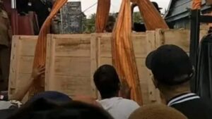 Jenazah Wanita Obesitas di Parepare Dimakamkan dengan Bantuan Crane