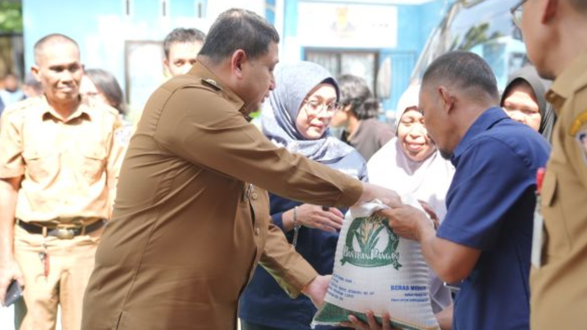 Media Berperan Vital dalam Menyebarkan Informasi Bantuan Pangan untuk Warga Makassar