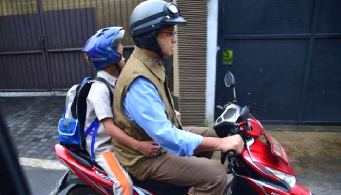 Bupati Sinjai Ajak Ayah Antar Anak di Hari Pertama Sekolah