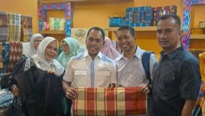 Bupati Wajo Tampilkan Tenun Sutera di Panggung Nasional Dekranas