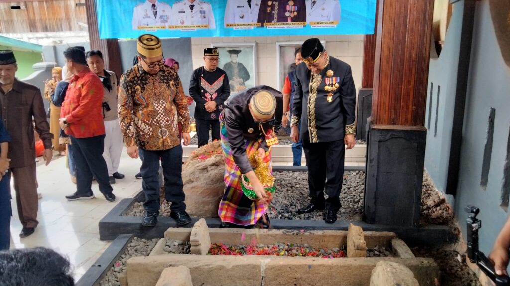 Sultan Kutai dan Bupati Kukar Ziarah ke Makam Pahlawan Nasional di Wajo