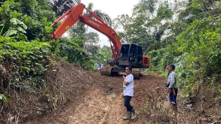 Bupati Sidrap Turun Langsung Buka Jalur Ekstrem ke Dengeng-dengeng