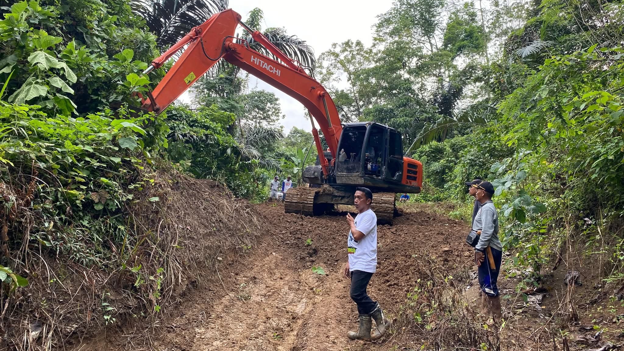 Bupati Sidrap Turun Langsung Buka Jalur Ekstrem ke Dengeng-dengeng