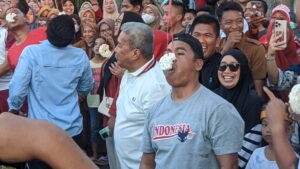 Bupati Wajo Ikut Meriahkan Perlombaan Permainan Rakyat HUT RI ke-80 di Lapangan Merdeka Sengkang