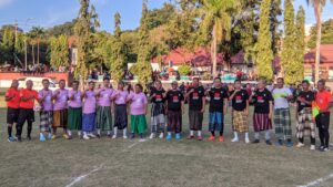 Meriah! Bupati dan Wakil Bupati Wajo Ikut Bermain Bola Pakai Sarung di Lapangan Merdeka