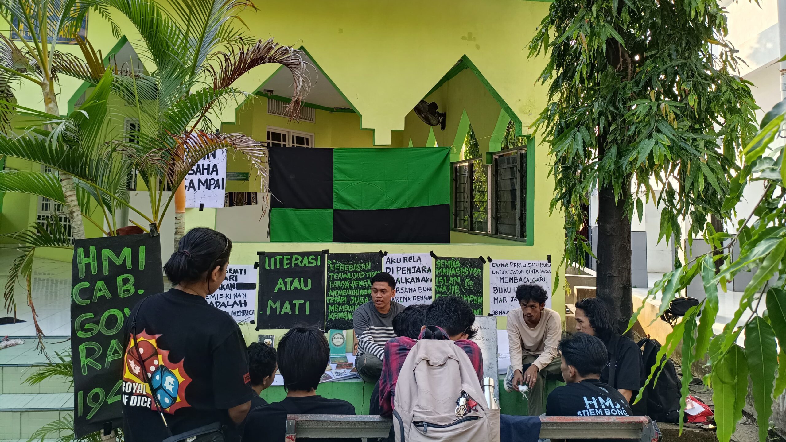 HMI STIEM Cagora Hadirkan Ruang Literasi untuk Mahasiswa Lewat Lapak Baca