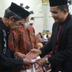 Wabup Pinrang Serahkan Bantuan Baznas kepada Mustahiq di Peringatan Maulid Nabi