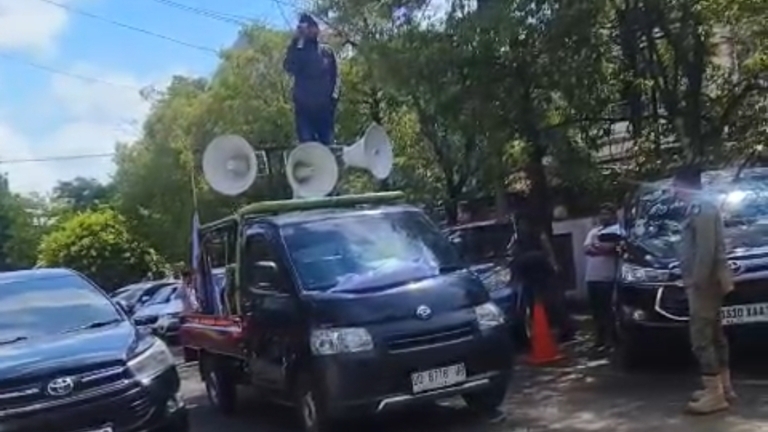 Aksi KOMAKS Berlangsung di Kantor Dinas TPH Sulsel, Soroti Proyek Cetak Sawah Rp6,4 Triliun di Gowa.