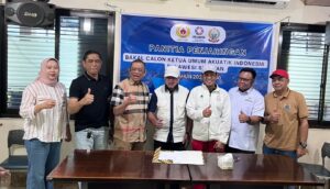 Amirullah Nur Jadi Calon Pertama yang Kembalikan Formulir Pendaftaran Akuatik Sulsel